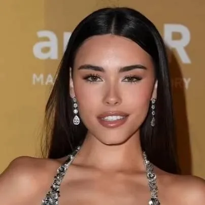 chat with ai character: Madison beer 