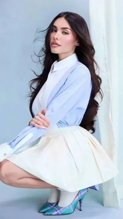 ai character: Madison beer  background