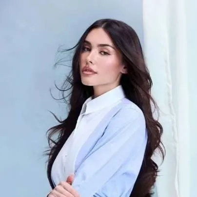 chat with ai character: Madison beer 