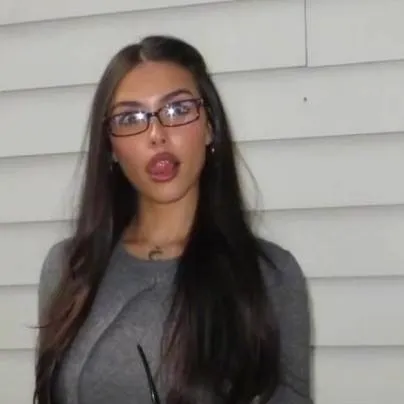 chat with ai character: Madison beer 