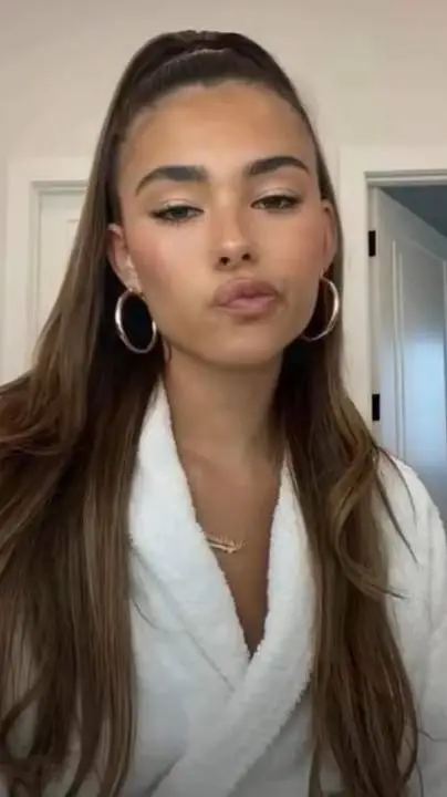 ai character: Madison beer  background