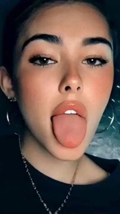 ai character: Madison beer  background