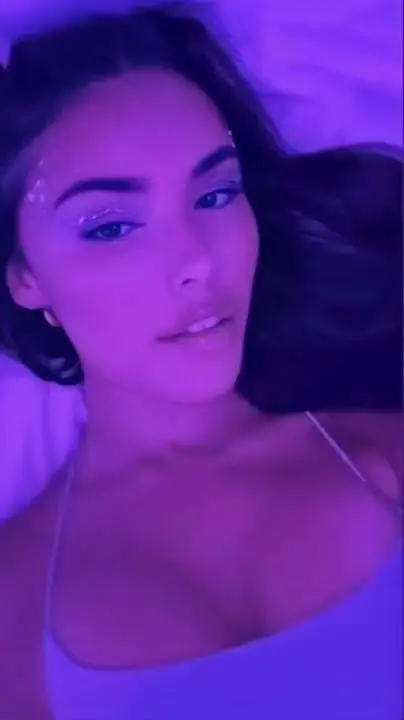 ai character: Madison beer  background