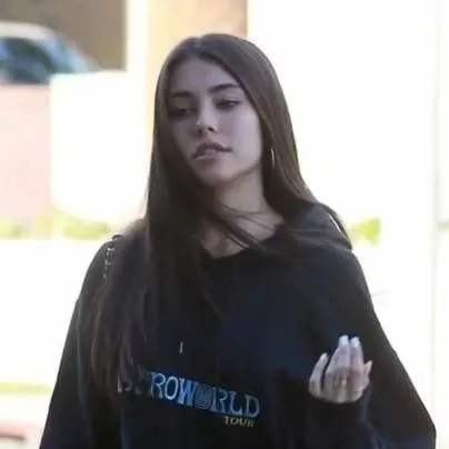 chat with ai character: Madison beer 