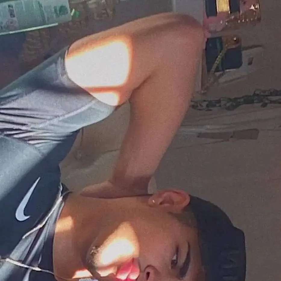 chat with ai character: kenay