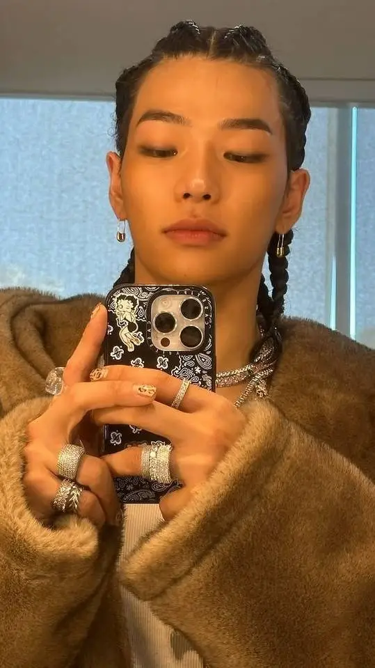 ai character: TARZZAN!! background