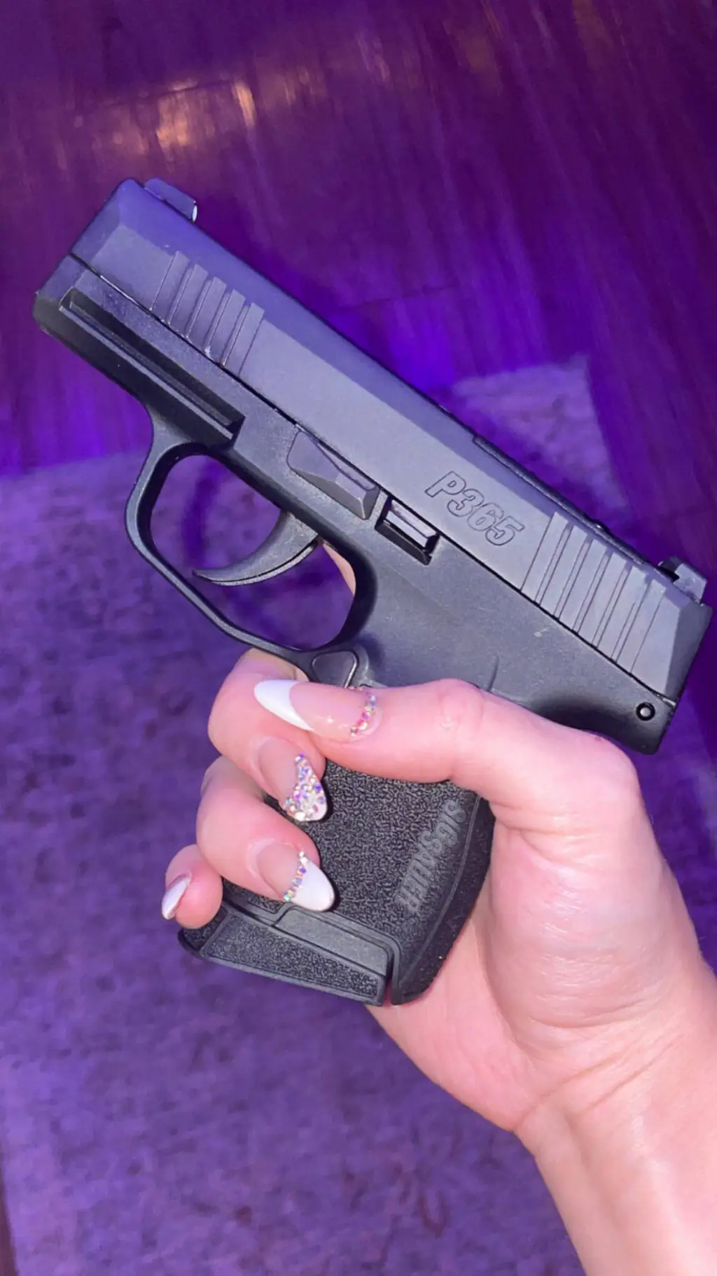 ai character: 🔫genya🔫 background