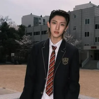 chat with ai character: Woojin 