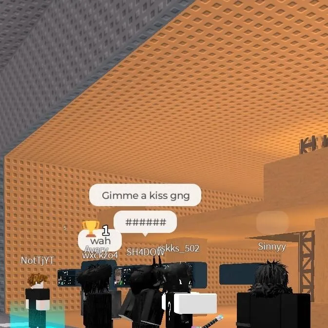 chat with ai character: weird people gng😭💔