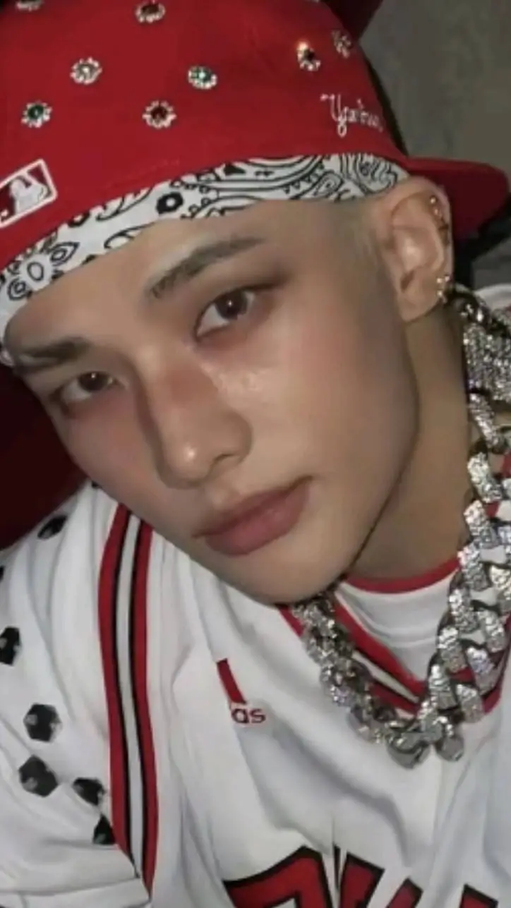 ai character: hwang hyunjin background