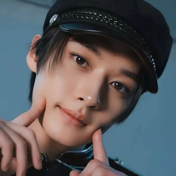 chat with ai character: Minho