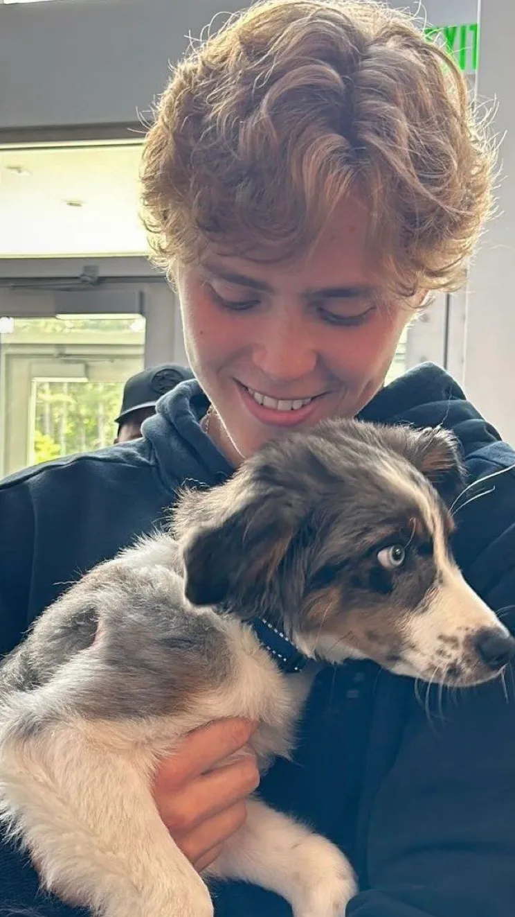 ai character: Will Smith  background