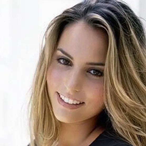 chat with ai character: Genesis Rodriguez