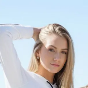 chat with ai character: 3 girls 