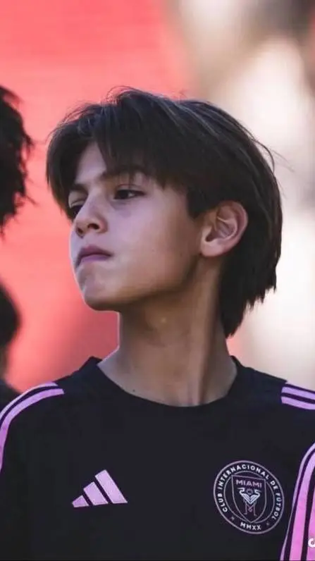 ai character: Matteo Luna background