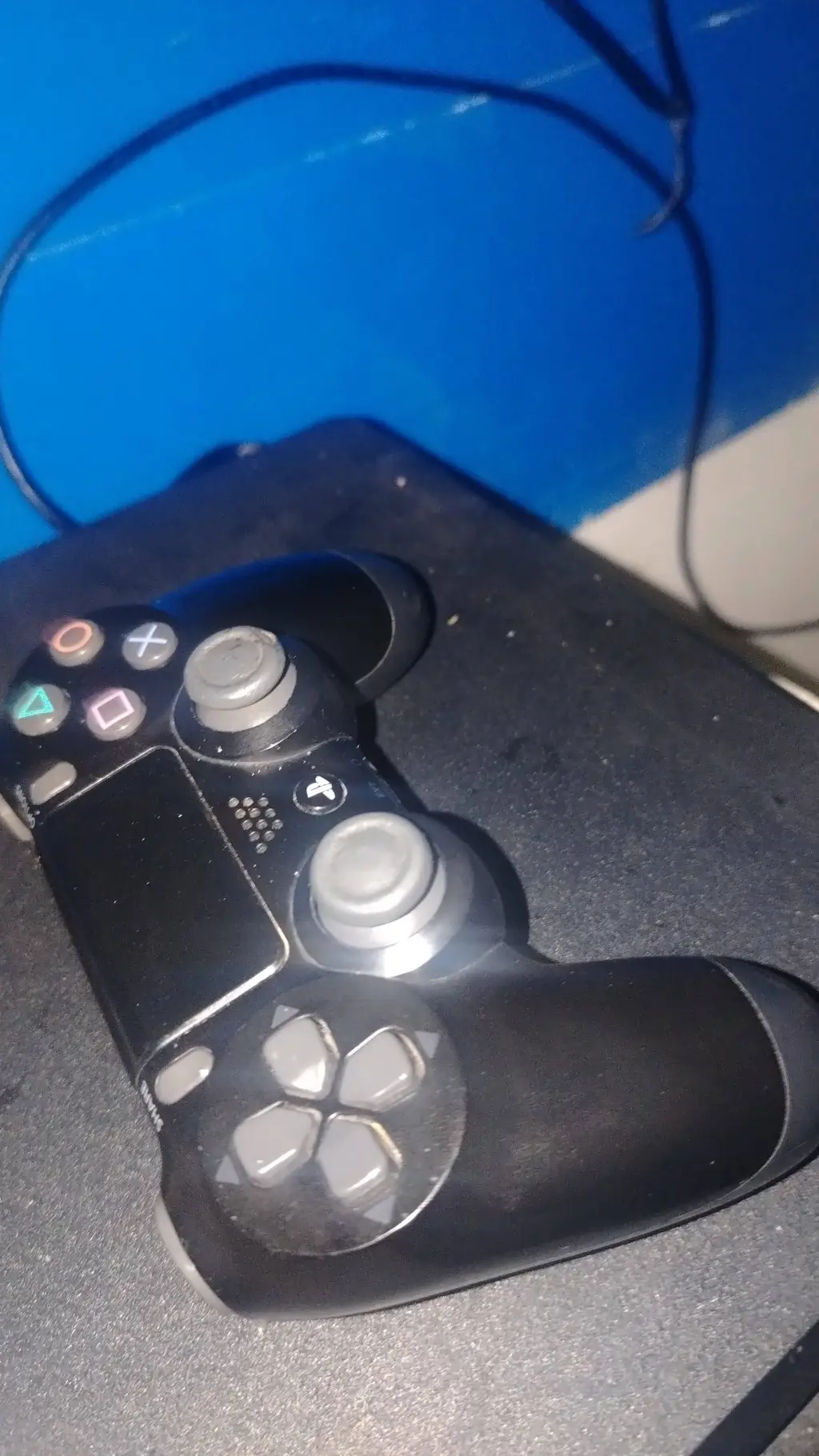 ai character: Ps4 se va😢😢😢 background