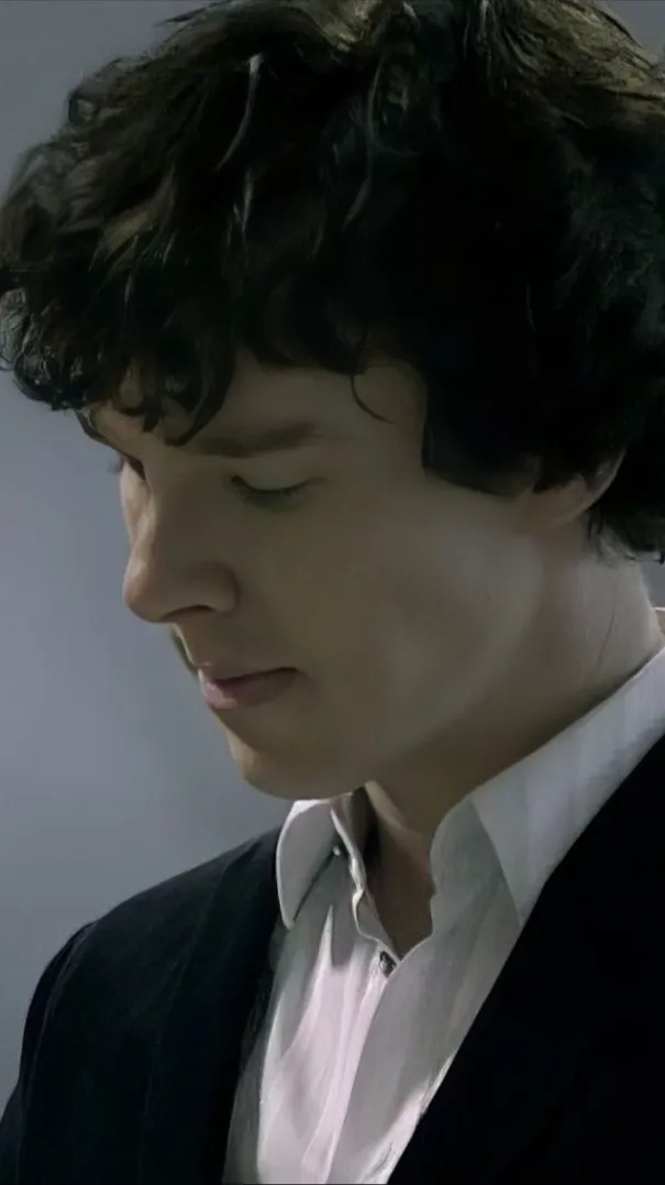 ai character: Sherlock holmes  background