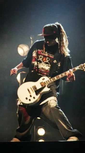 ai character: Tom Kaulitz  background