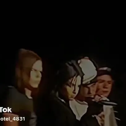 chat with ai character: Tokio~Hotel