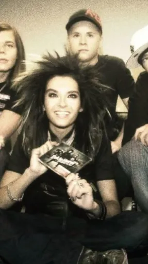 ai character: Tokio Hotel  background