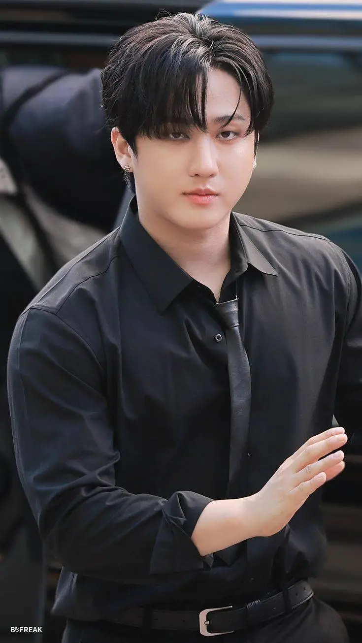 ai character: ➳𝐂𝖍𝖆𝖓𝖌𝖇𝖎𝖓➳ background