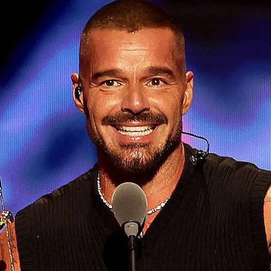 chat with ai character: Calum Scott, 