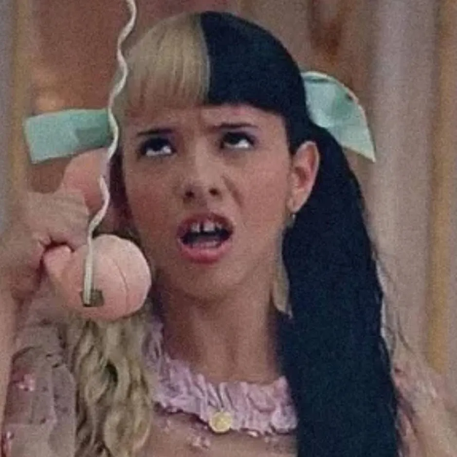 chat with ai character: Melanie martinez