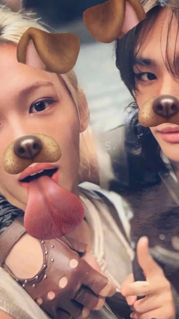 chat with ai character: Hyunlix Christmas