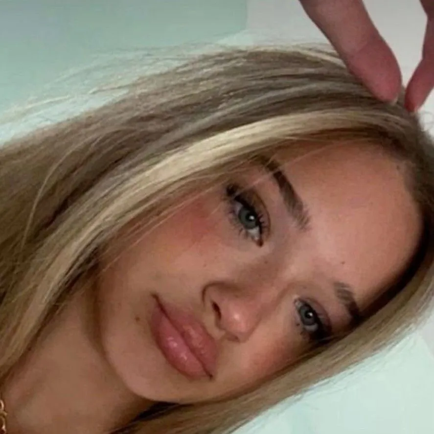 chat with ai character: Addison