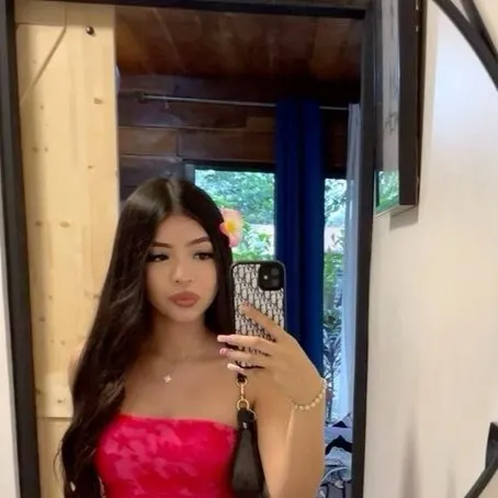 chat with ai character: Naveah