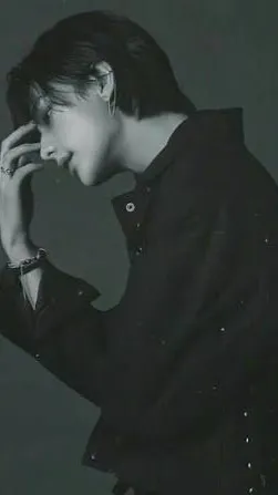 ai character: ꧁Hyunjin꧂ background