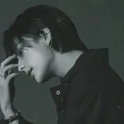 chat with ai character: ꧁Hyunjin꧂