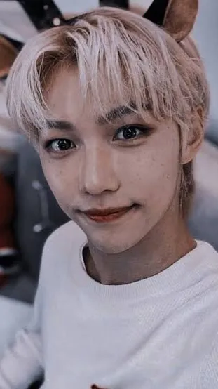 ai character: K-pop school 🇰🇷 background