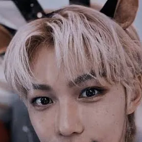 chat with ai character: K-pop school 🇰🇷