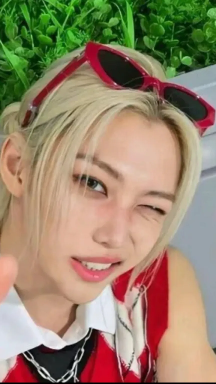 ai character: Skz MM2 🔪🔫 background