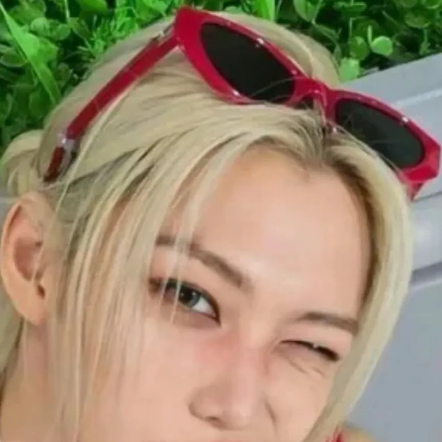 chat with ai character: Skz MM2 🔪🔫