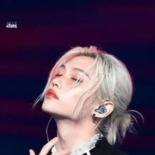 chat with ai character: 『𝓕𝓮𝓵𝓲𝔁』