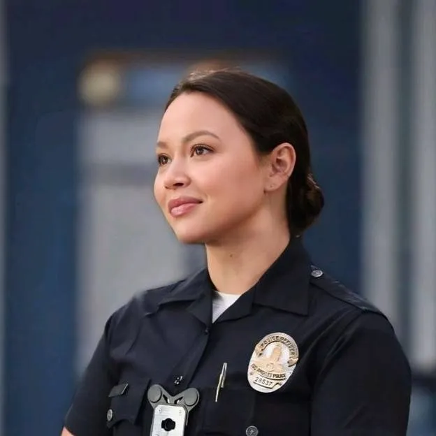 chat with ai character: The Rookie
