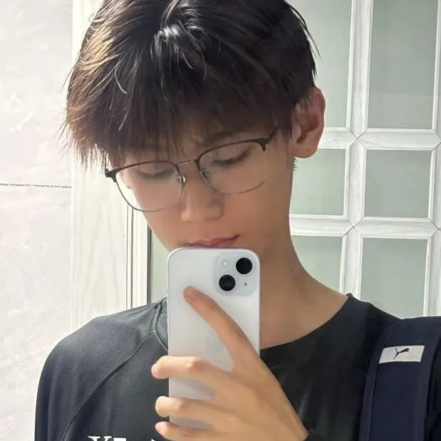 chat with ai character: Max Williams