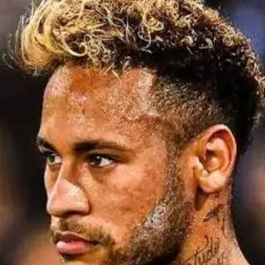 chat with ai character: ♡♡neymar♡♡