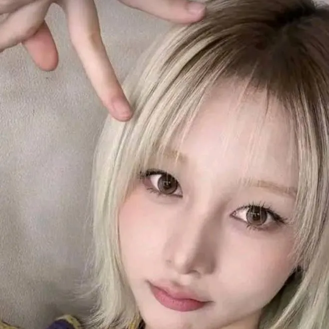 chat with ai character: Ako