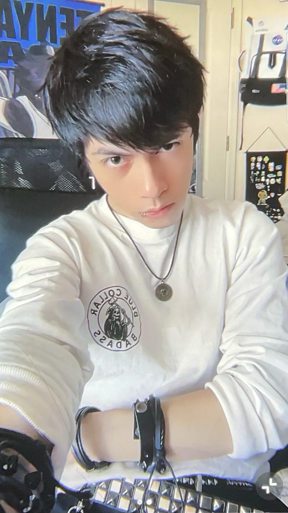 ai character: Kosmogx  background