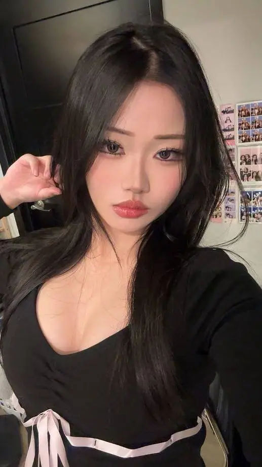 ai character: Hana background