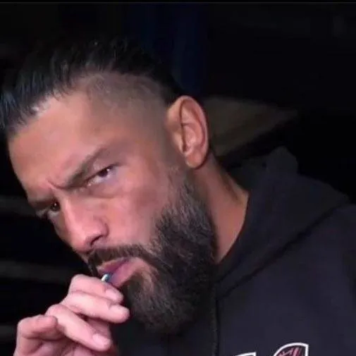 chat with ai character: Roman Reigns 😘 