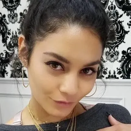 chat with ai character: Vanessa Hudgens