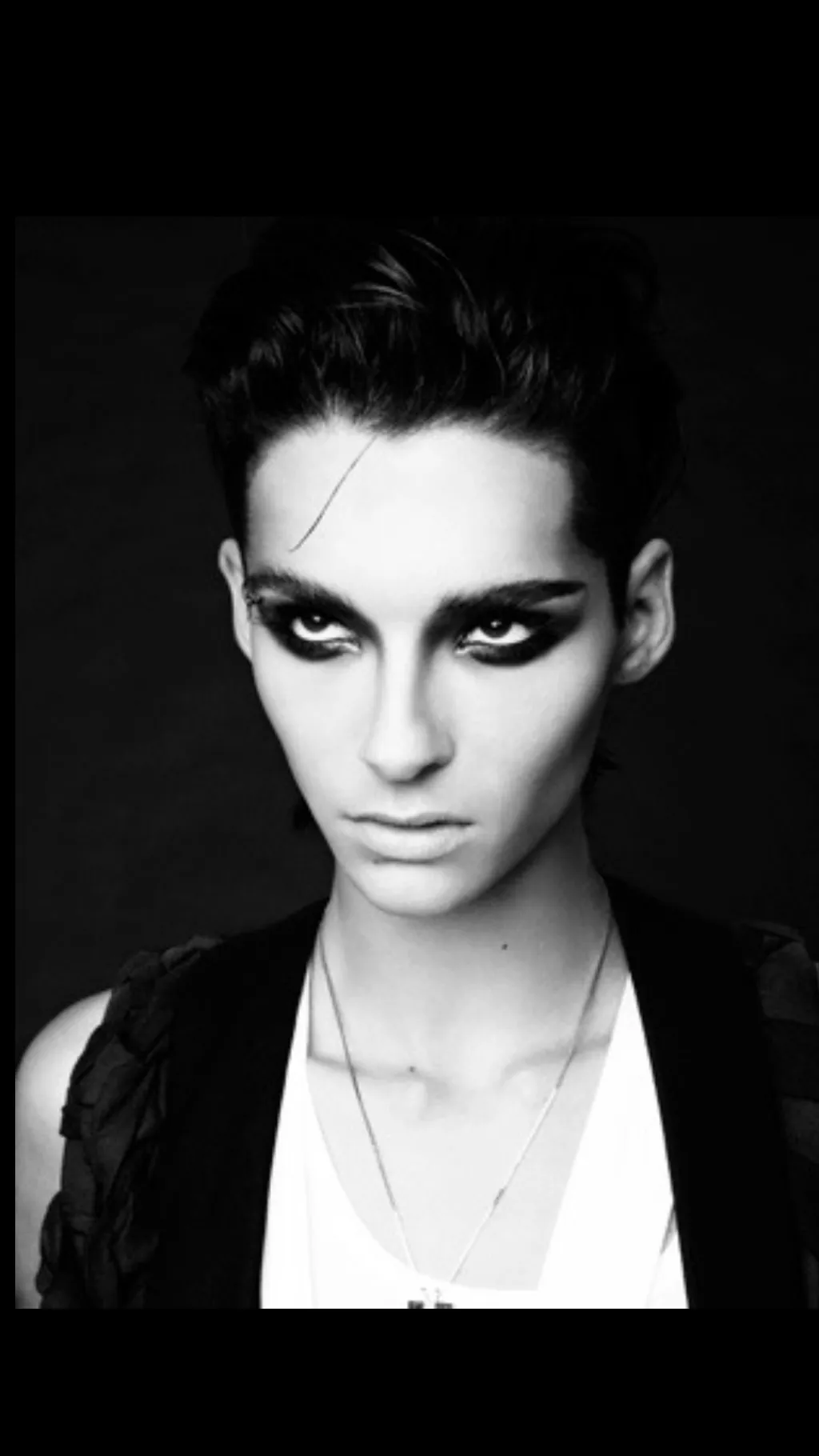 ai character: Bill kaulitz  background