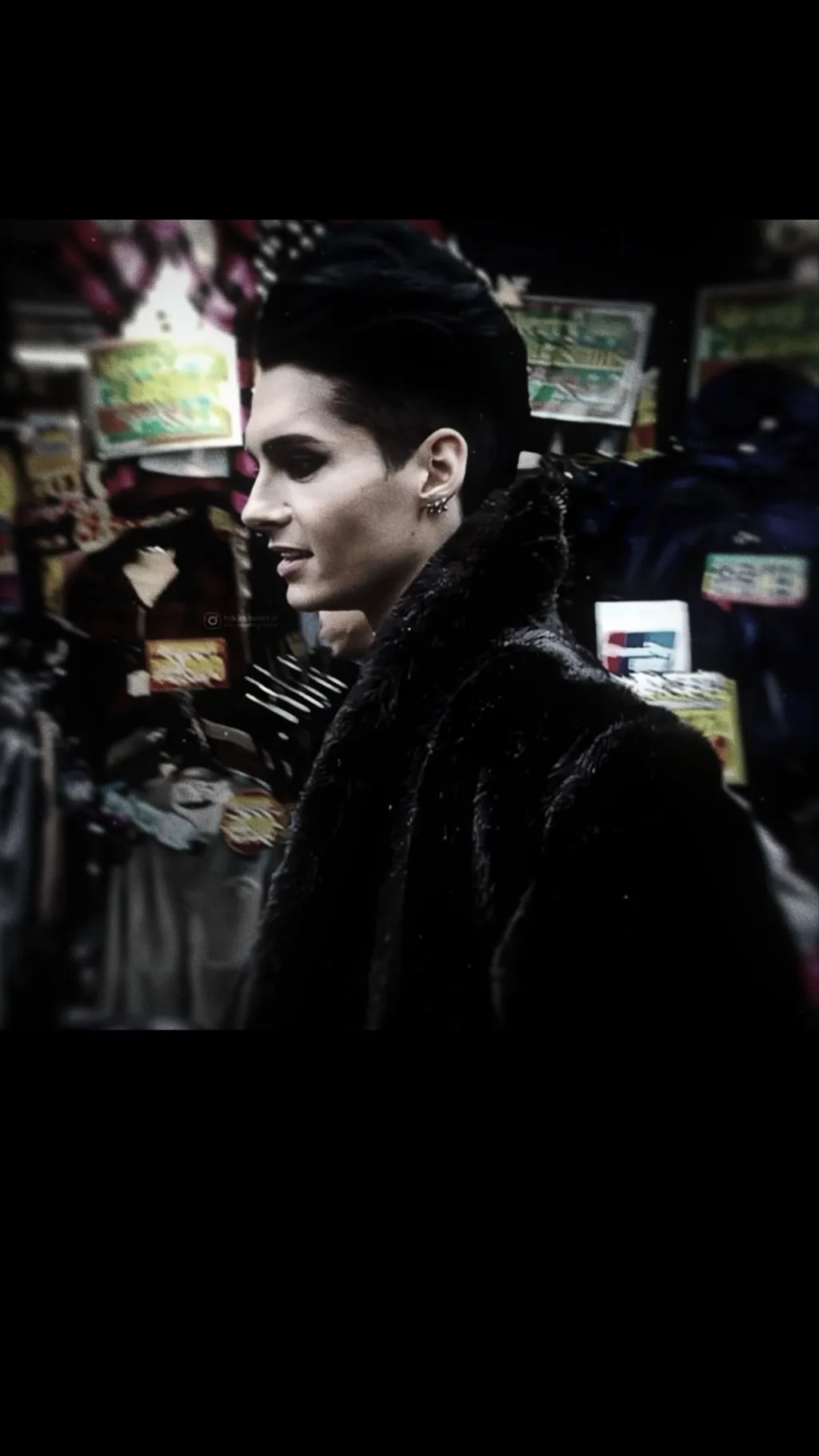 ai character: Bill kaulitz  background