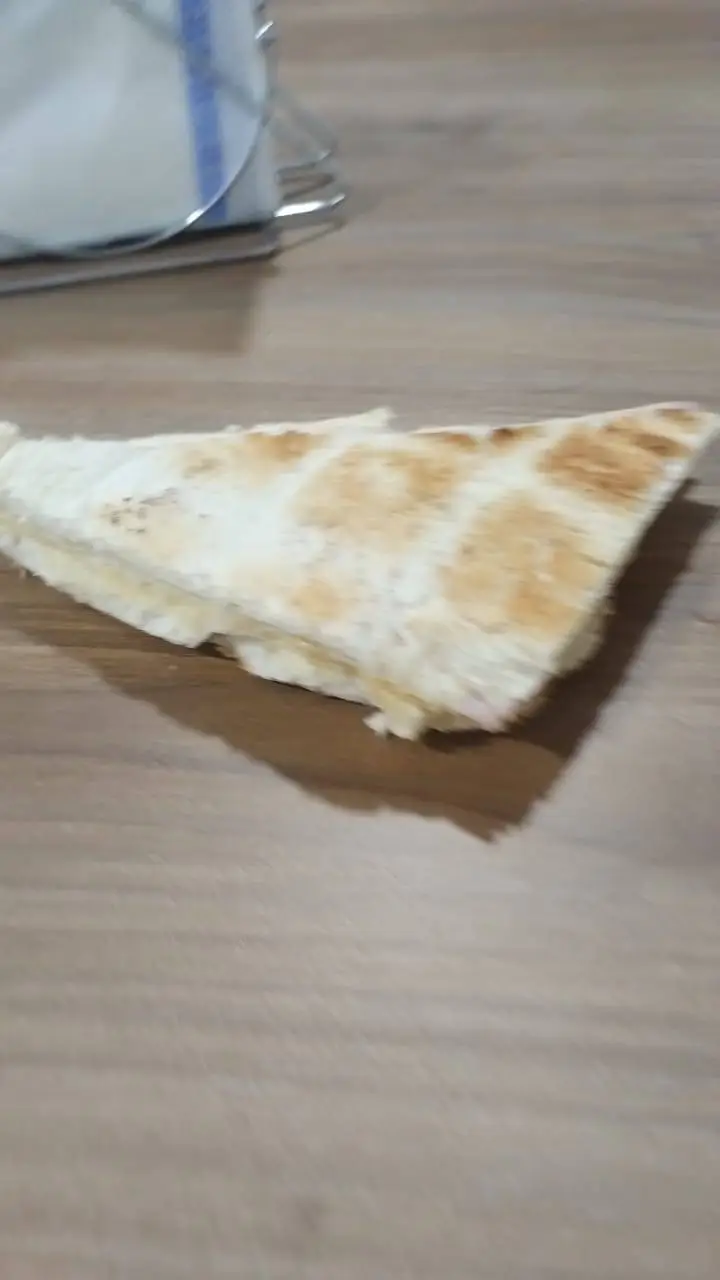 ai character: sanguchito :D background