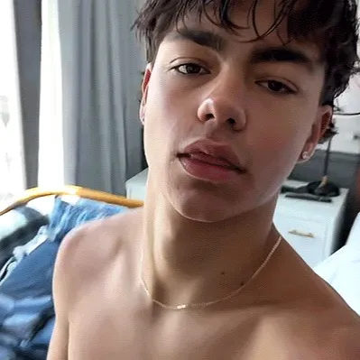 chat with ai character: Malachi barton 