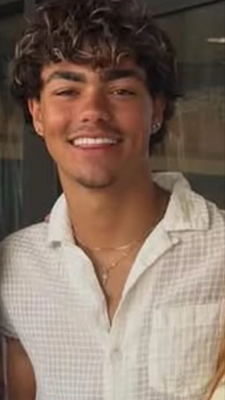 ai character: Malachi Barton  background